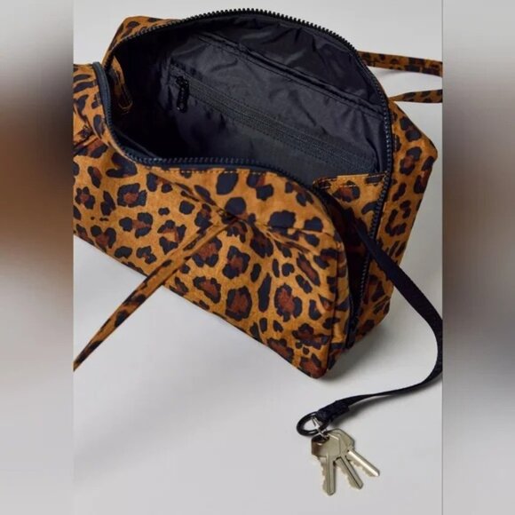 BAGGU Nylon Bowler Bag in Leopard NWT - Picture 3 of 5
